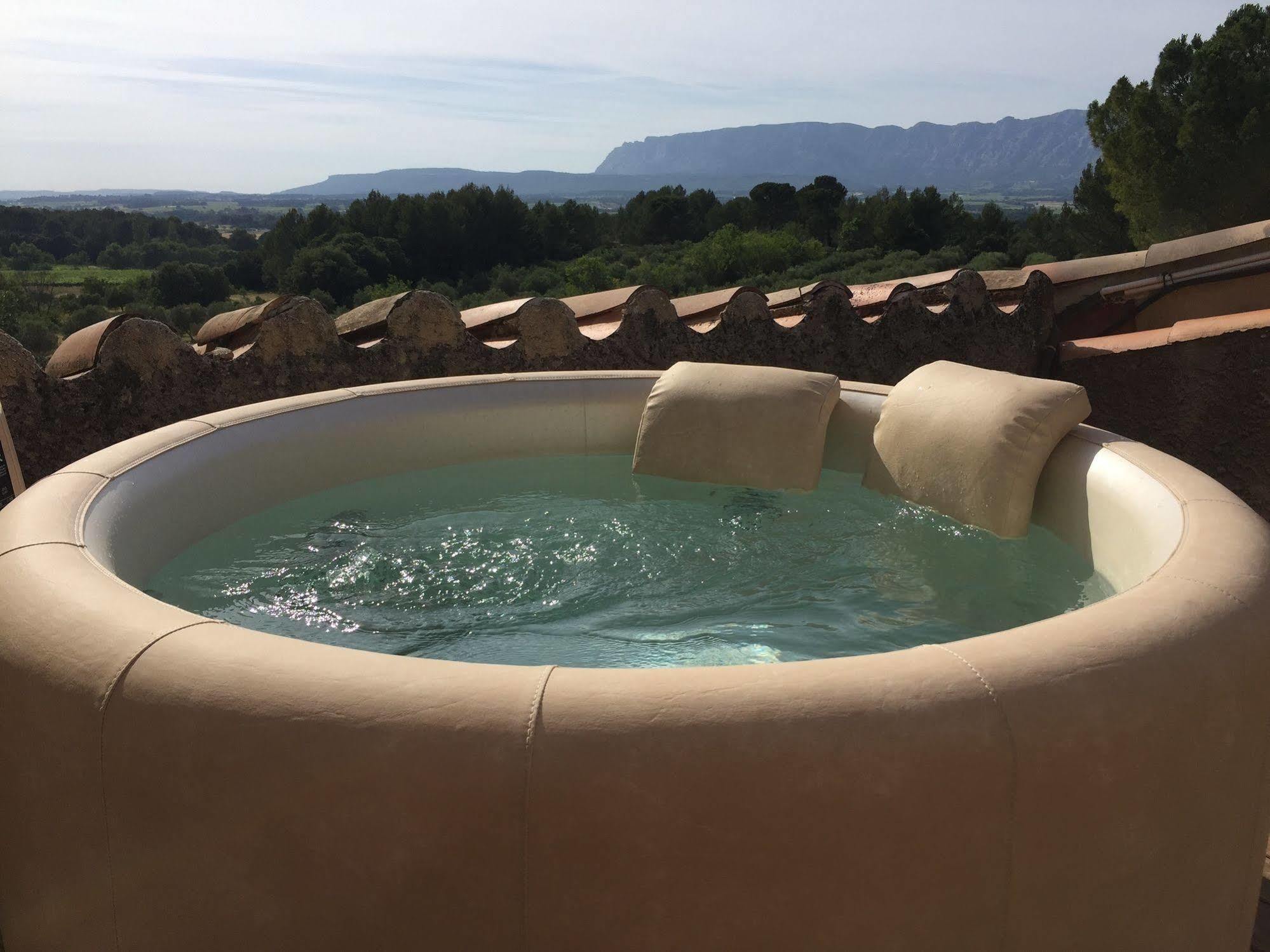 Domaine De La Pomme Hotell Trets Exteriör bild