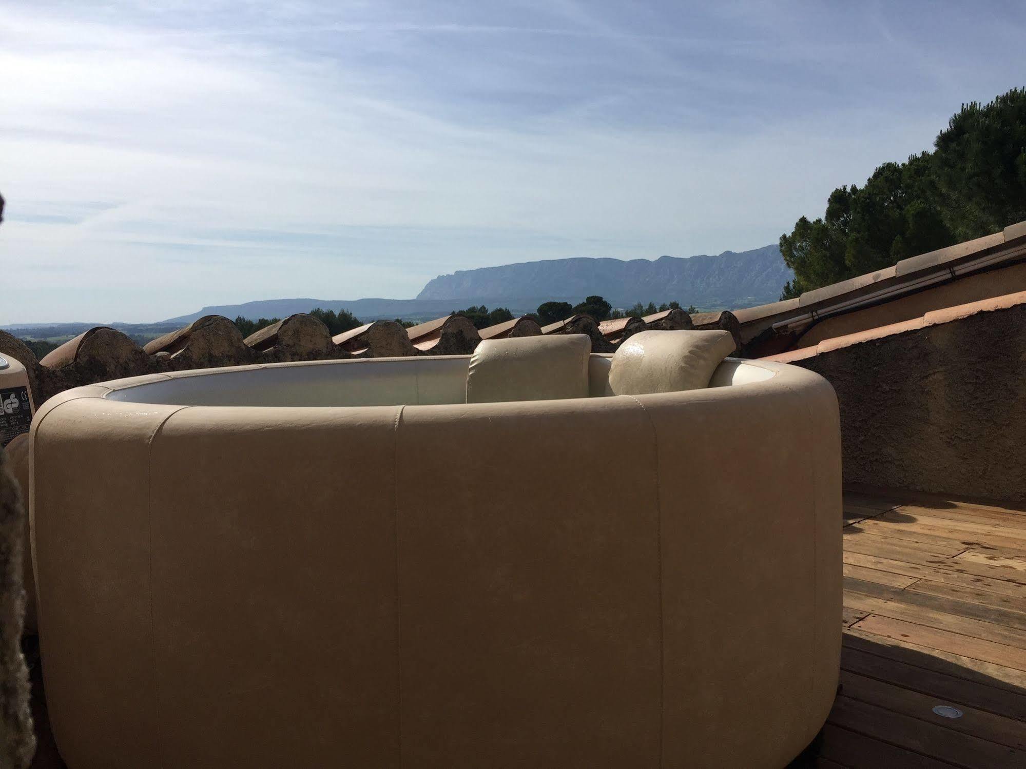 Domaine De La Pomme Hotell Trets Exteriör bild
